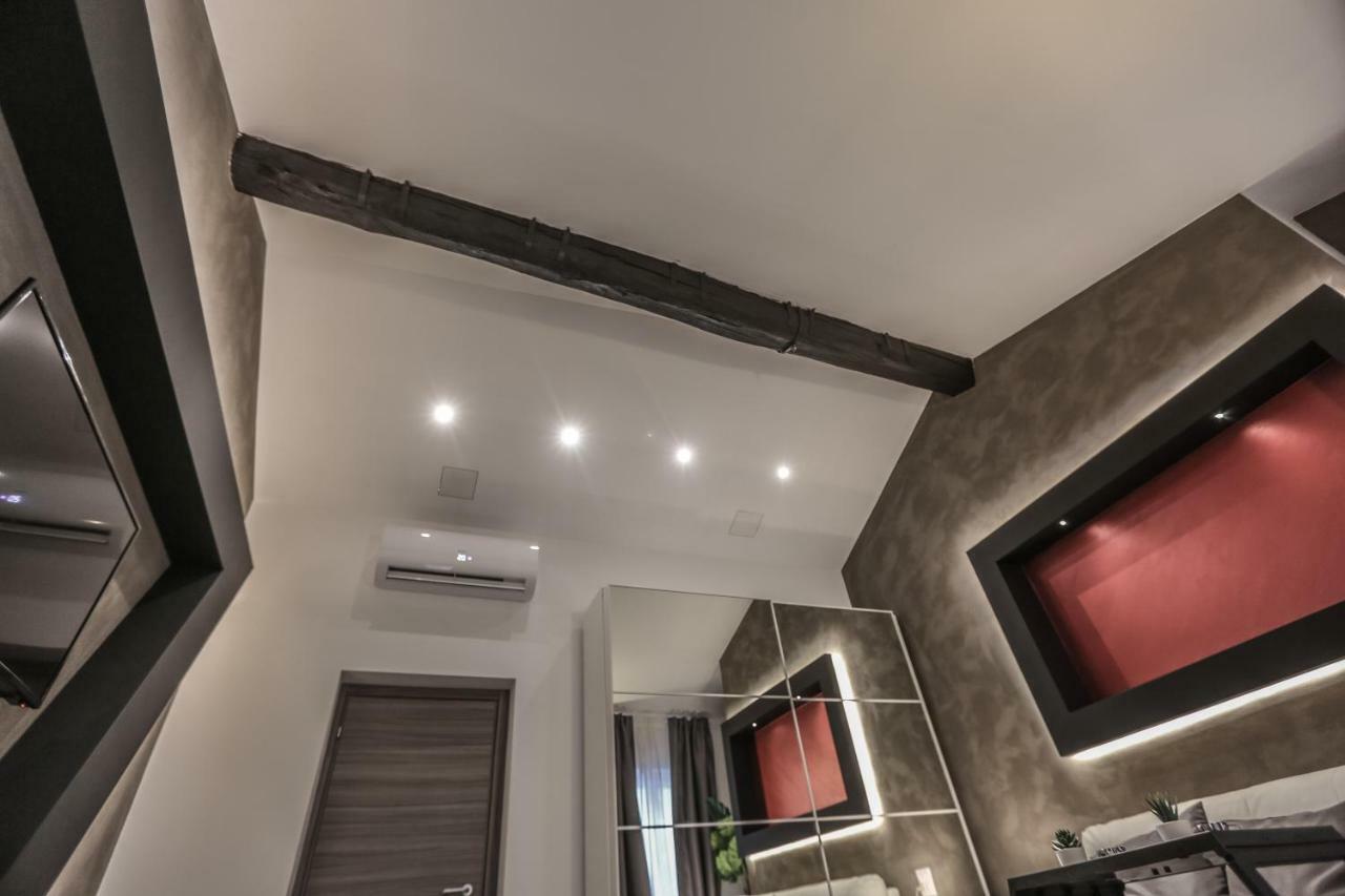 Stylish Apartment Near Duomo Milão Exterior foto